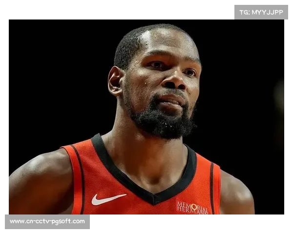 杜兰特赛前晒生活照引热议，布克塔图姆等球星点赞